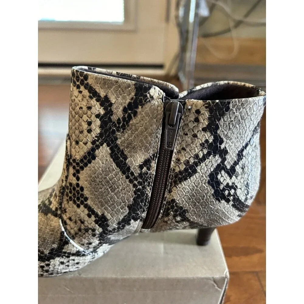 Clarks collection heeled