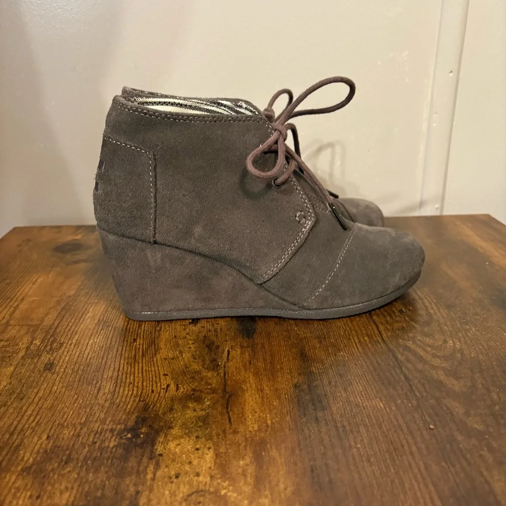 Toms dark grey