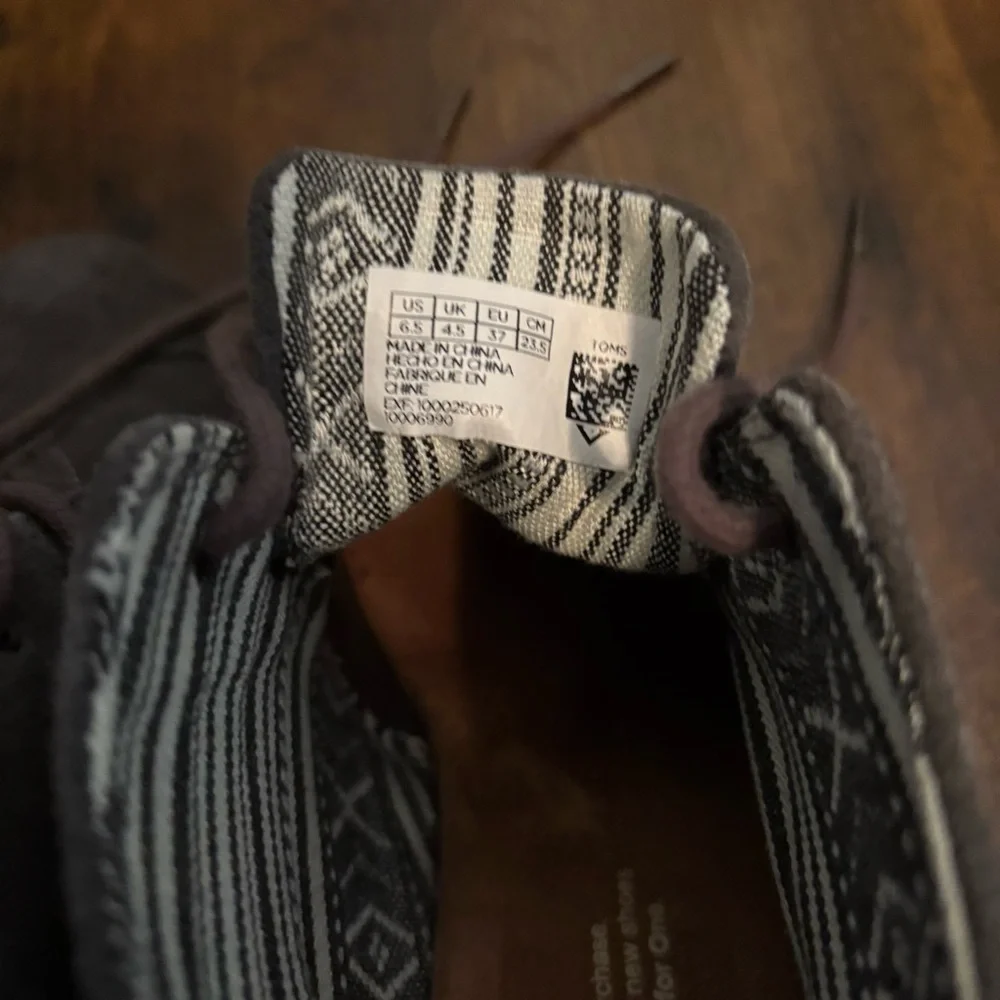 Toms dark grey
