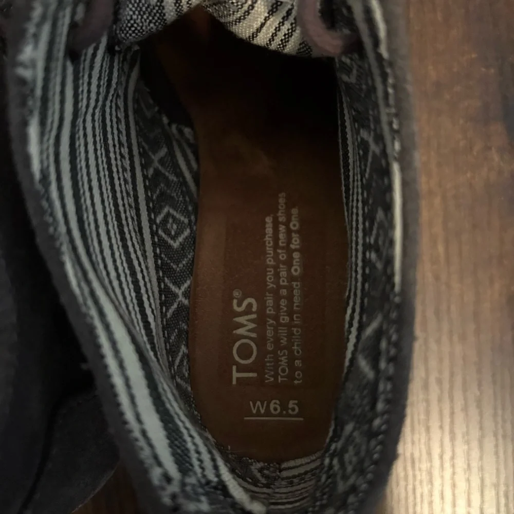 Toms dark grey