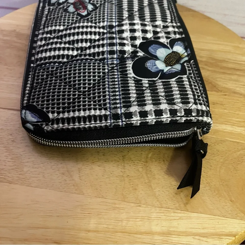 Vera Bradley cards clutch handle**