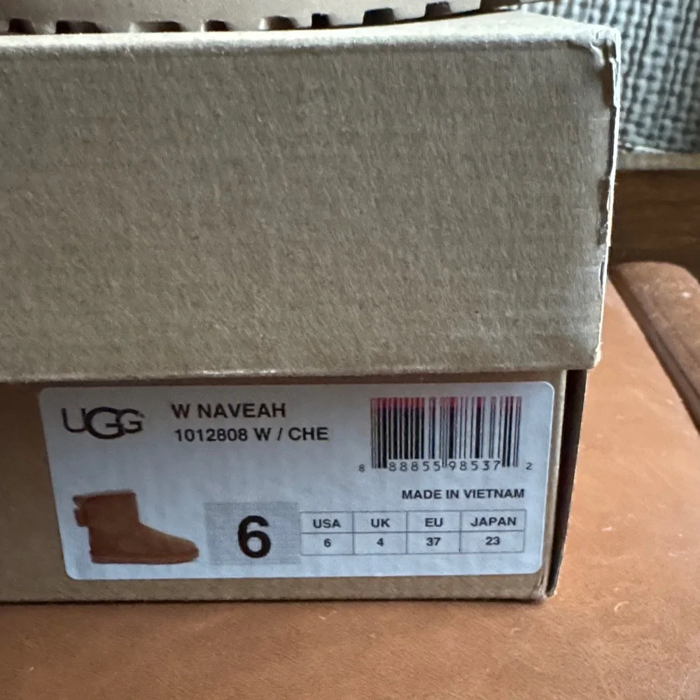UGG short boots