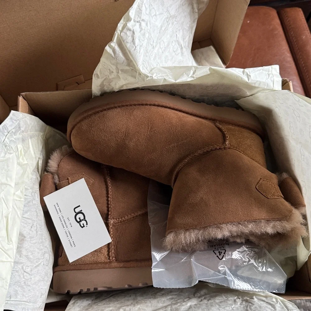 UGG short boots