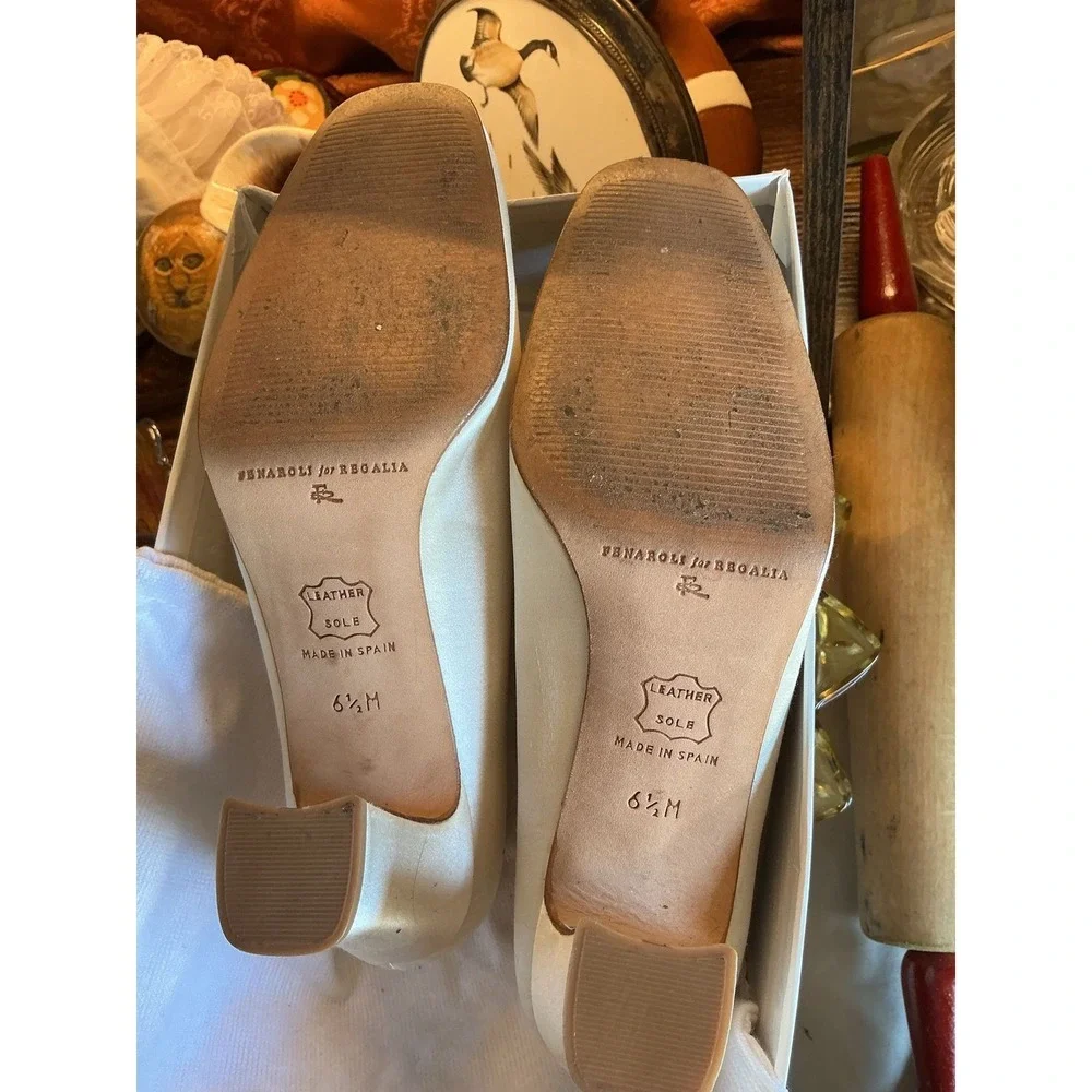 Vintage satin wedding shoes 6 1/2.
