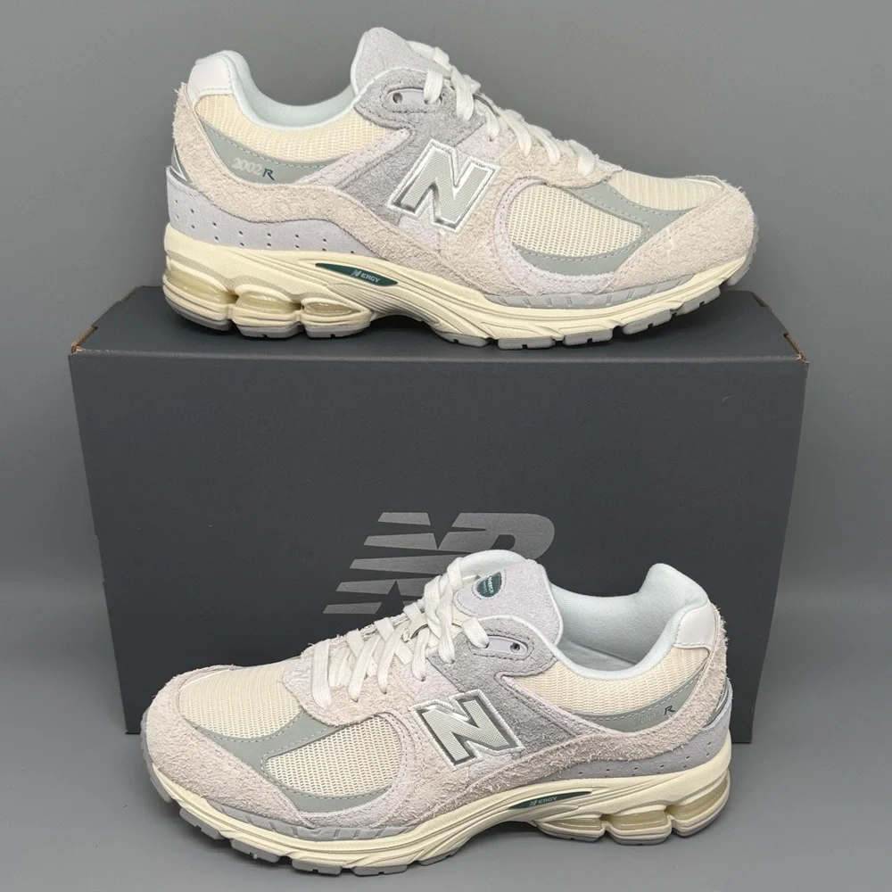 New Balance 2002R M2002REK Beige Grey Running Shoes Men's Sz 6.5 Women‎ Sz 8D