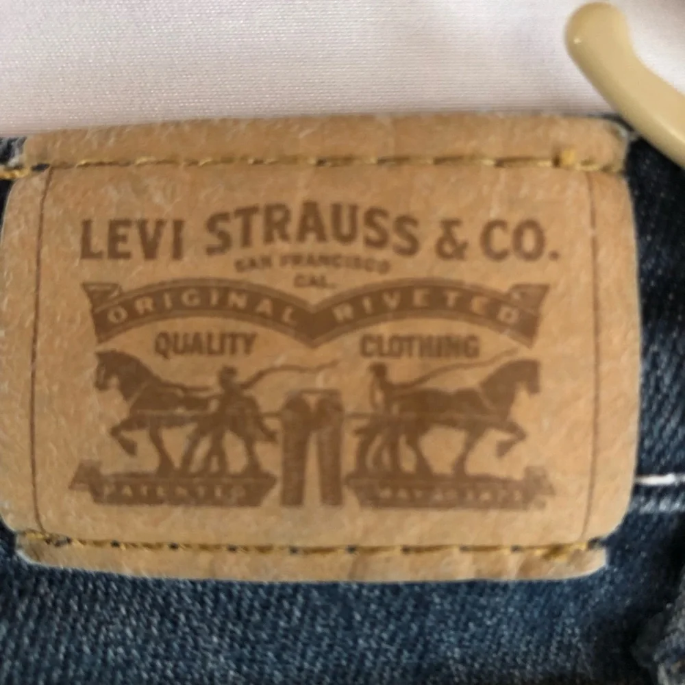 Levis detailed contrast