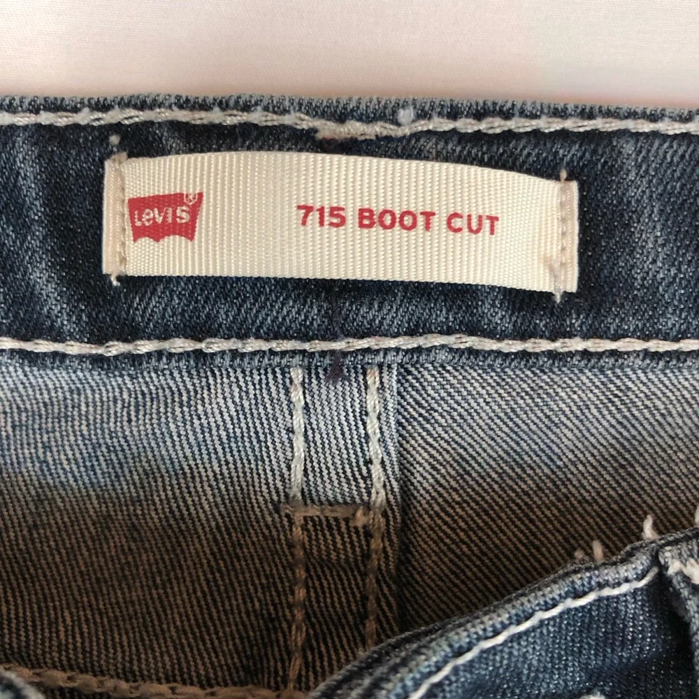 Levis detailed contrast
