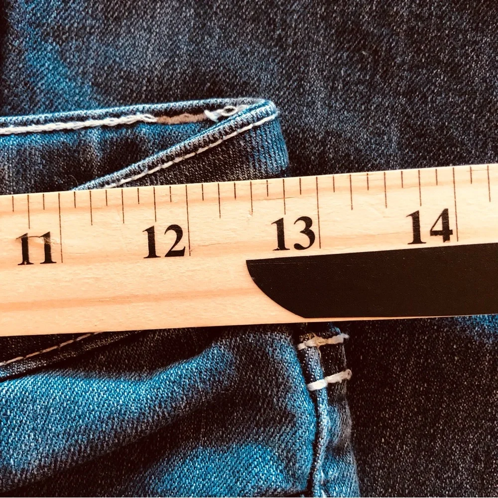 Levis detailed contrast