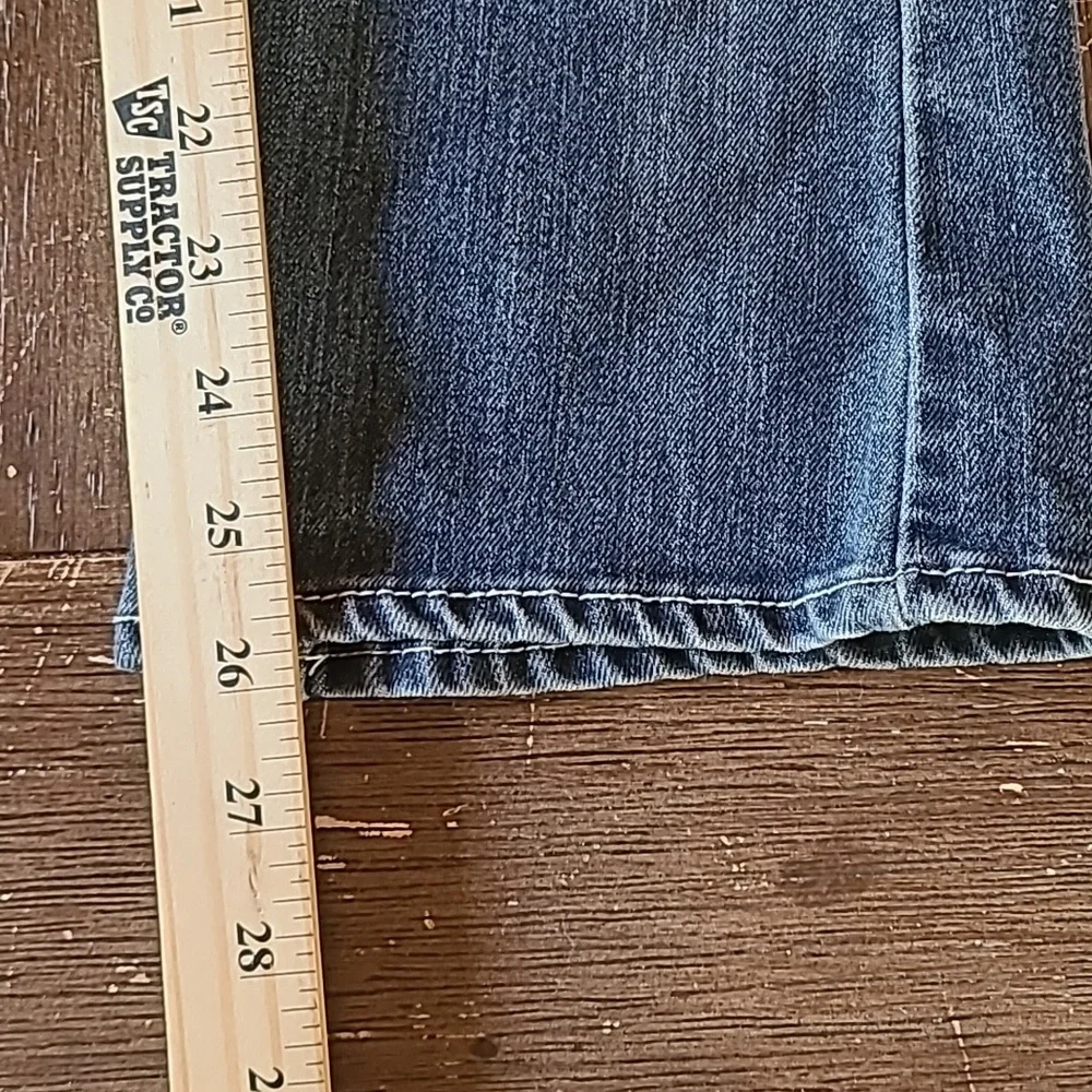 Levis detailed contrast