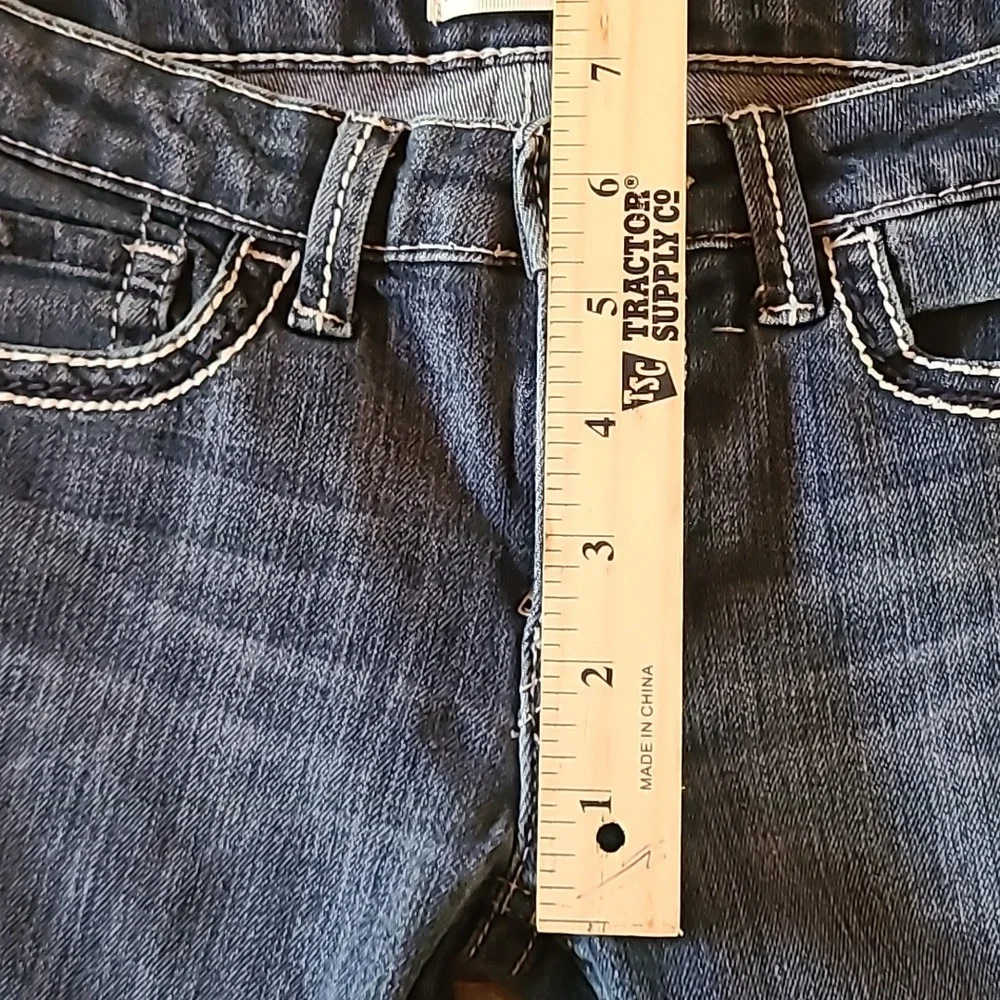 Levis detailed contrast