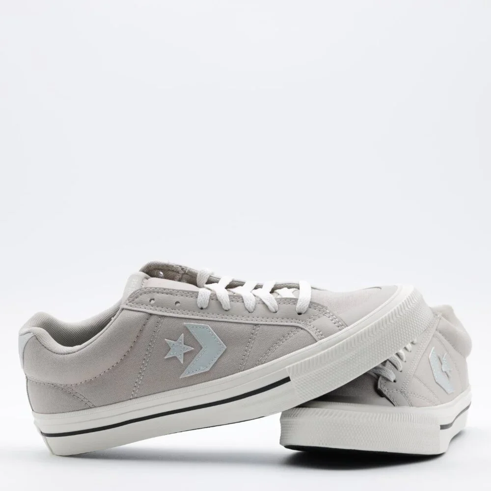 Converse contrast egret
