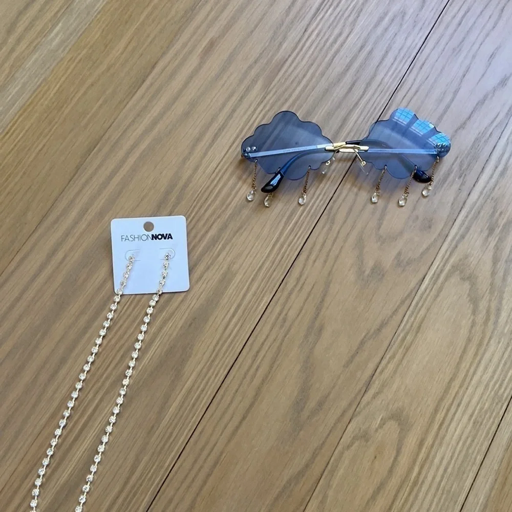 Fashion Nova comes earrings