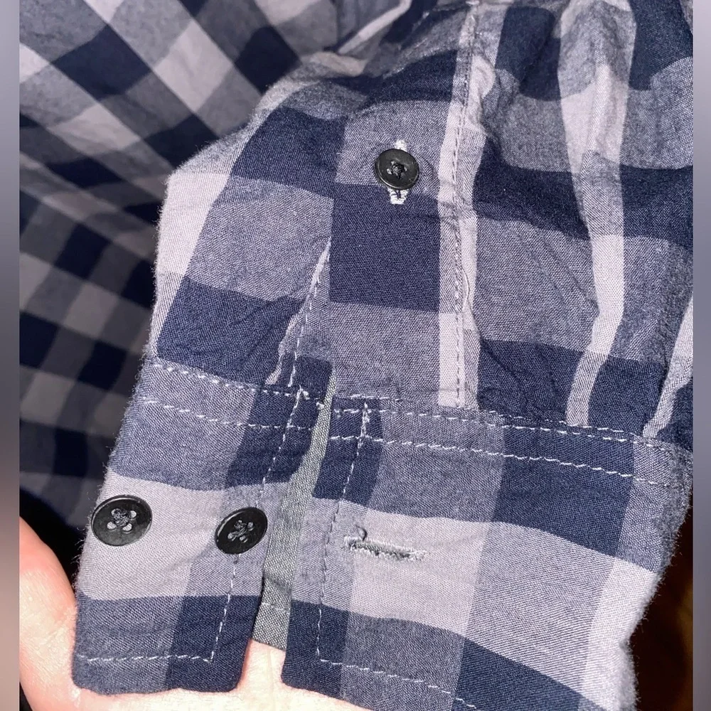 Kenneth Cole long sleeve check