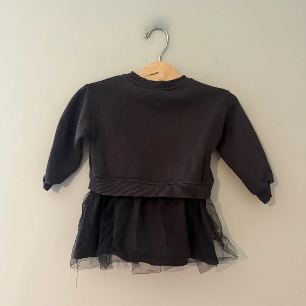 Zara follow us