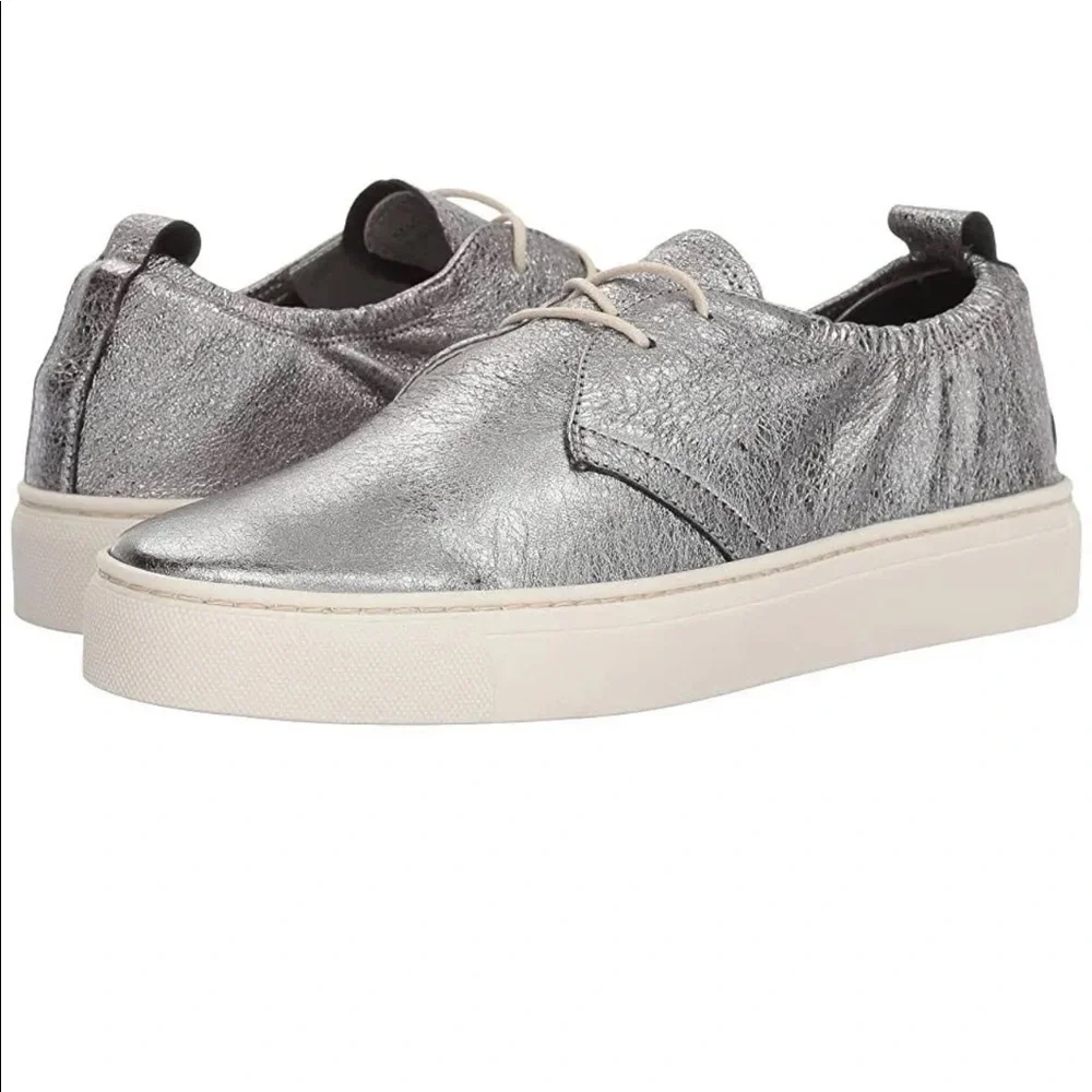 The Flexx Sneak Up Sneaker size 10
