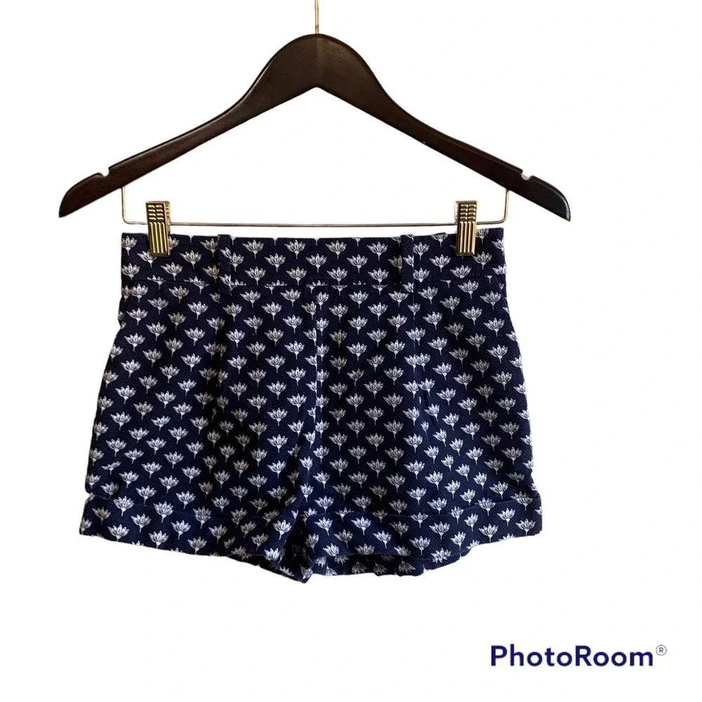 Diane‎ von Furstenburg Flower Print Shorts Size 0 Navy Blue with White Flowers
