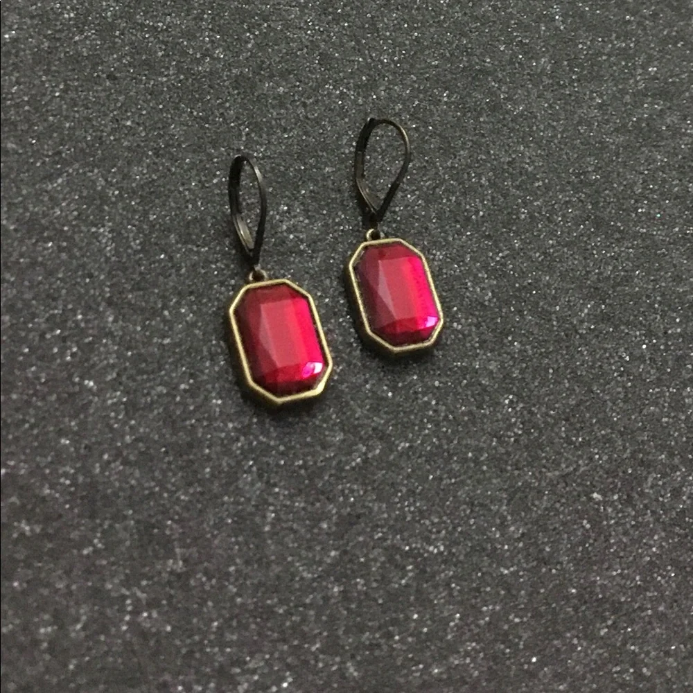 🌺 🚦3-$25🚦New Red w/Antique Gold Color Earrings