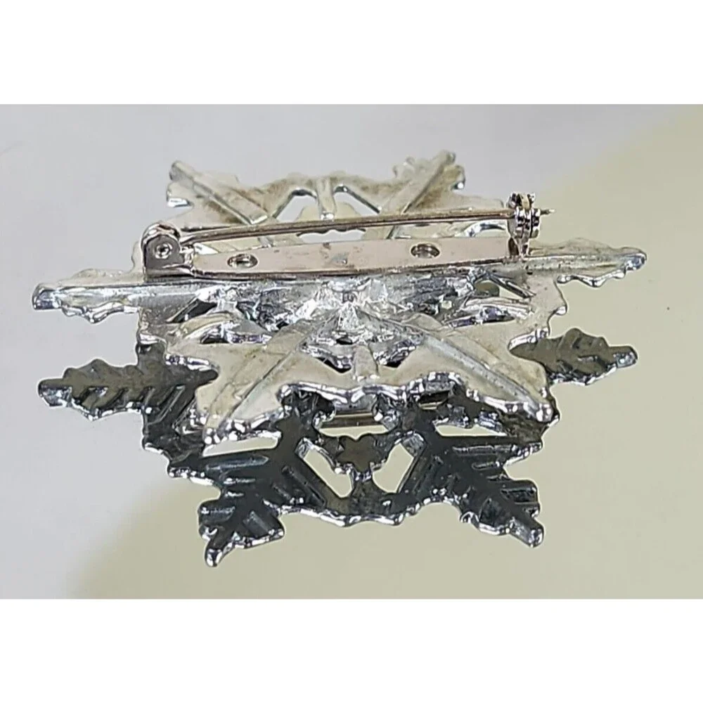 Vintage Unsigned Intricate Silver Tone Snowflake Metal Brooch/Pin, Retro Jewelry