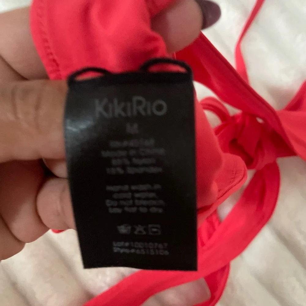 Kikirio red tie