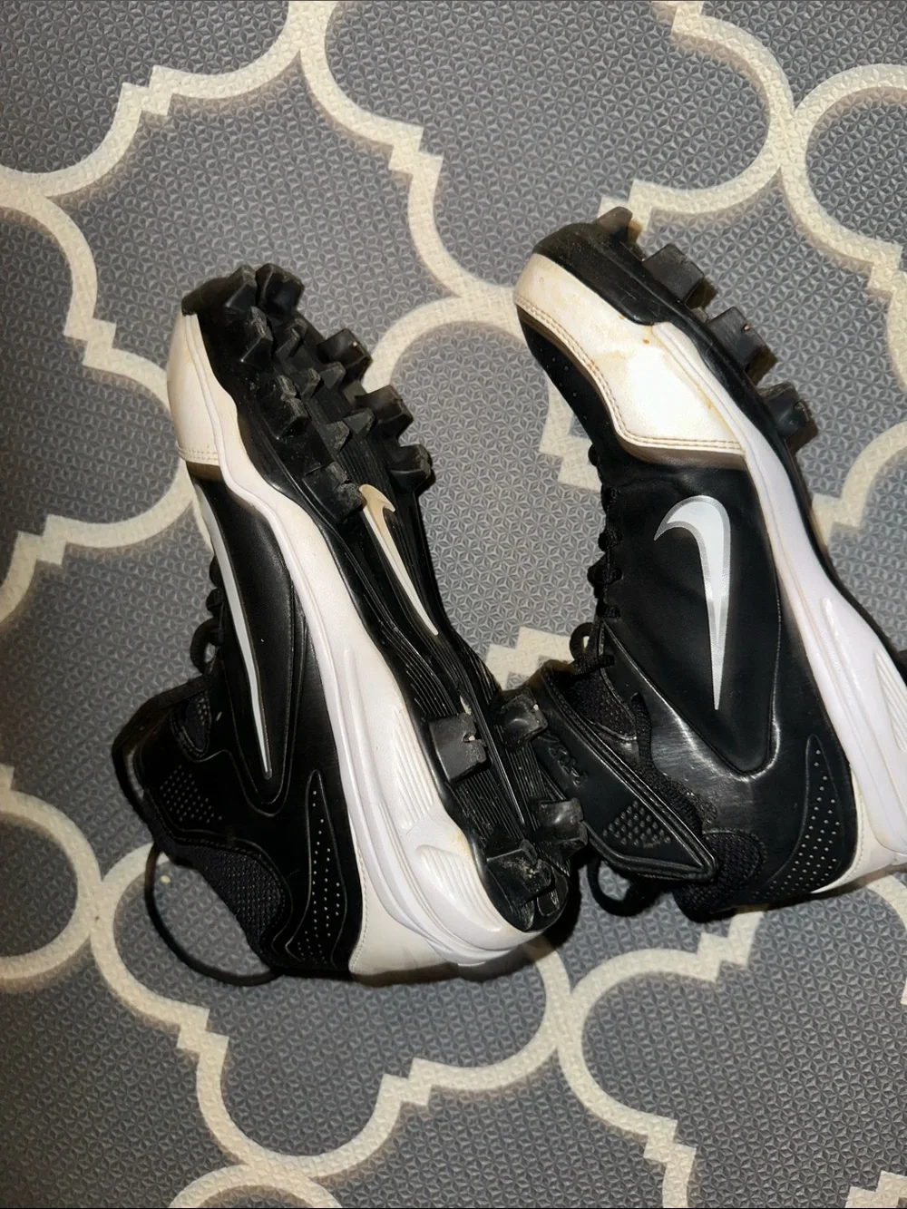 Nike mid top