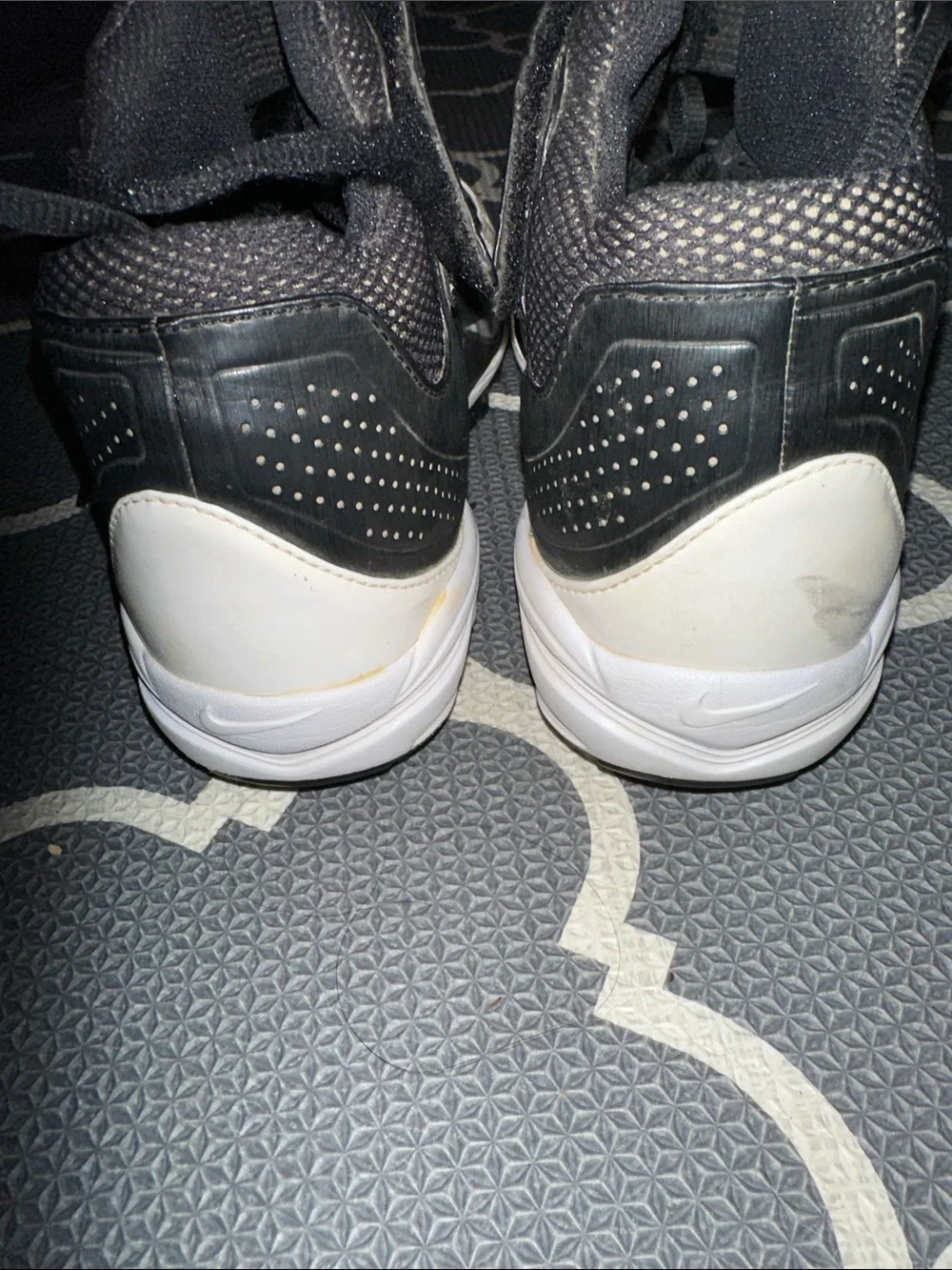 Nike mid top