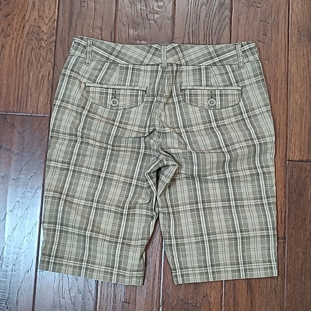 Express olive green