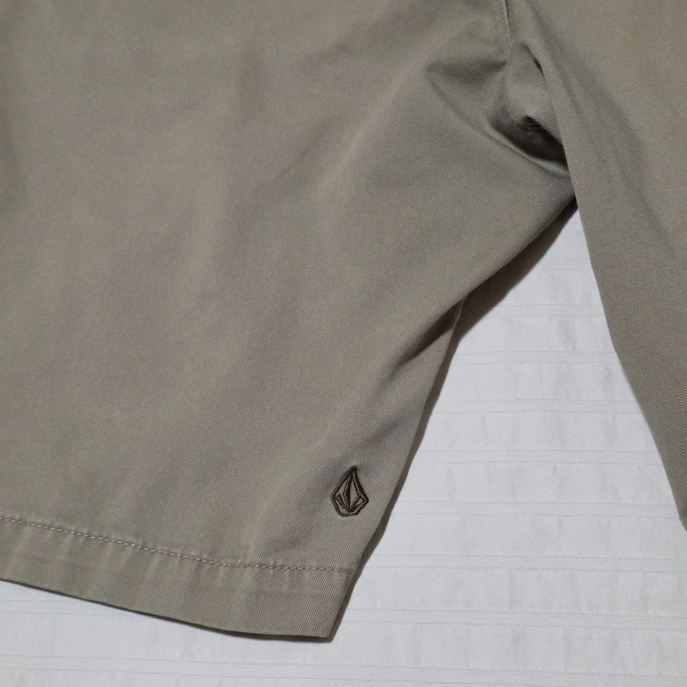 Volcom men khaki