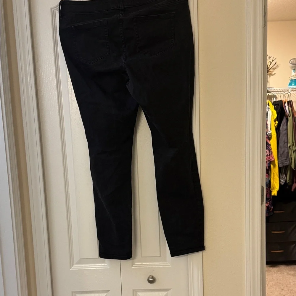 N/A stylish black