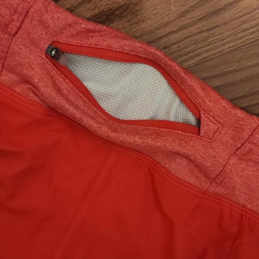 Nike used excellent pockets