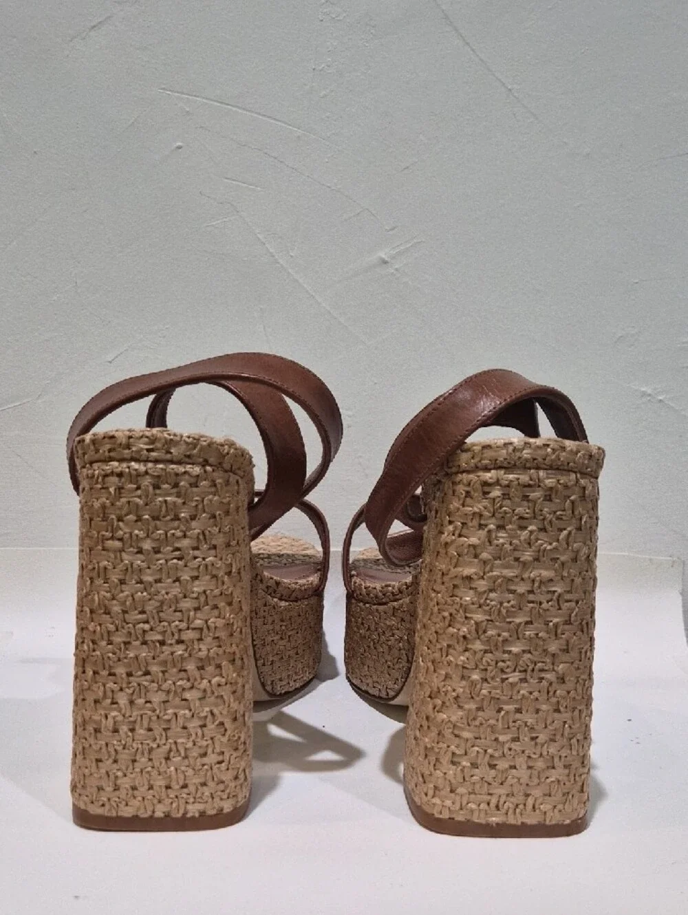 Larroude Dolly Verona Sandal in Caramel/Raffia NWT Size 10