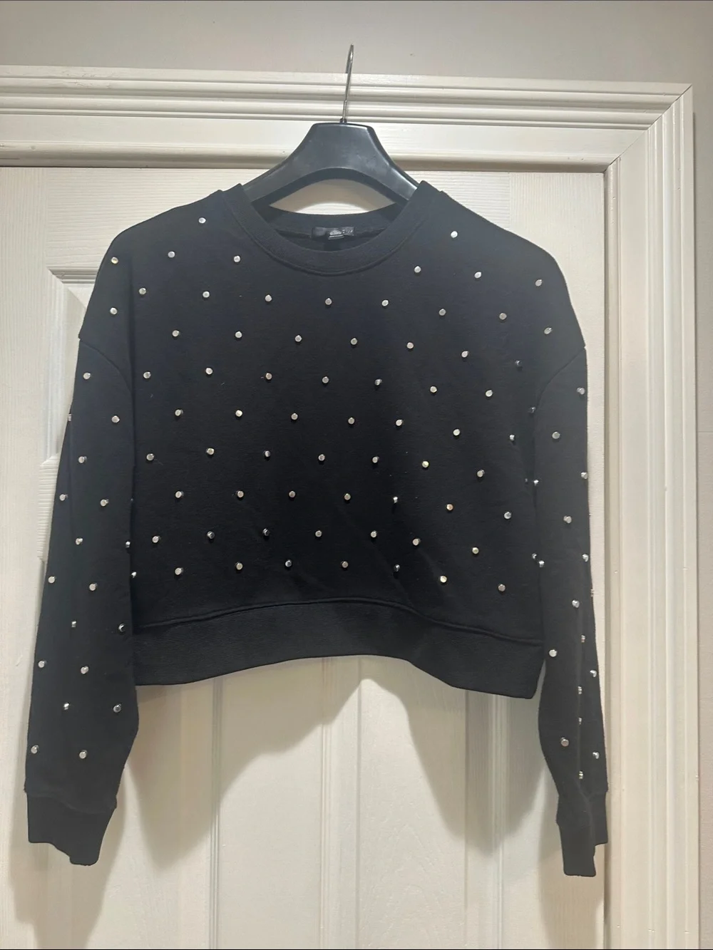 N/A cropped black