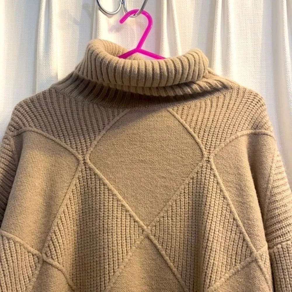 Main Strip women’s main
