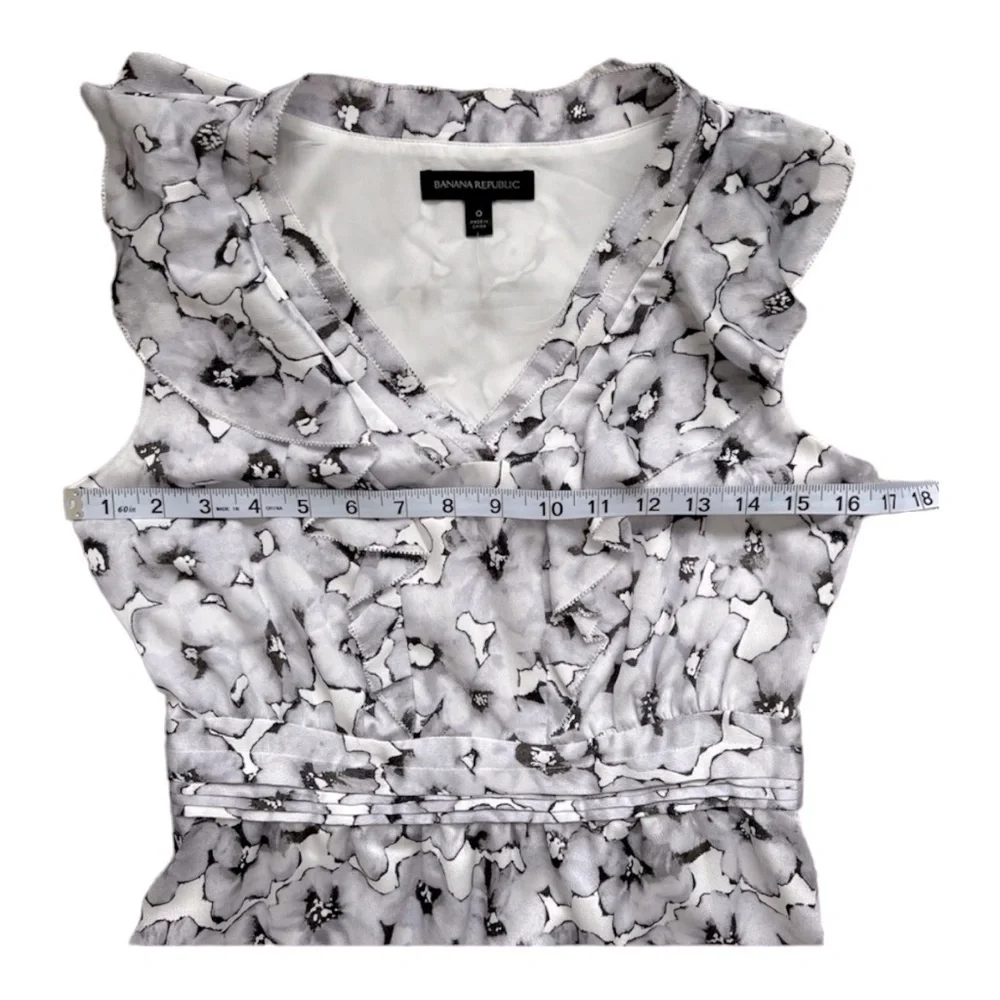 Banana Republic white grey