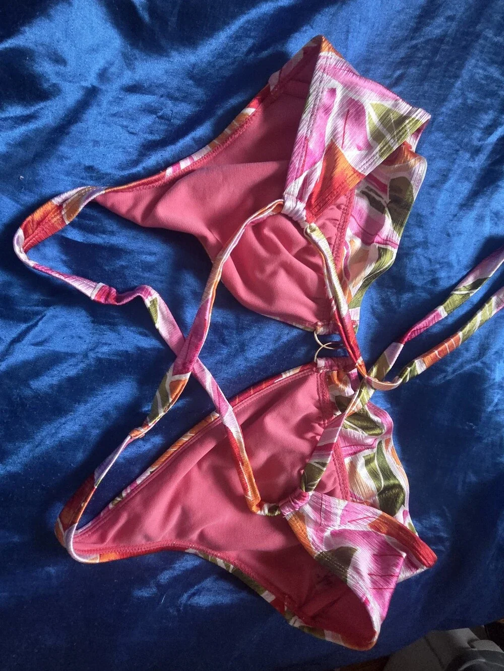 Dorina shiny material