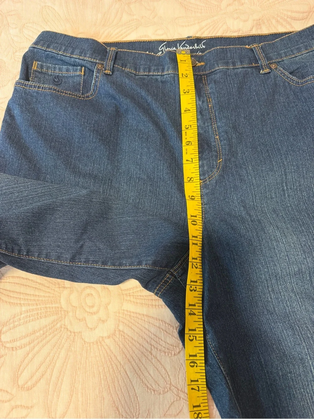 Gloria Vanderbilt euc classic