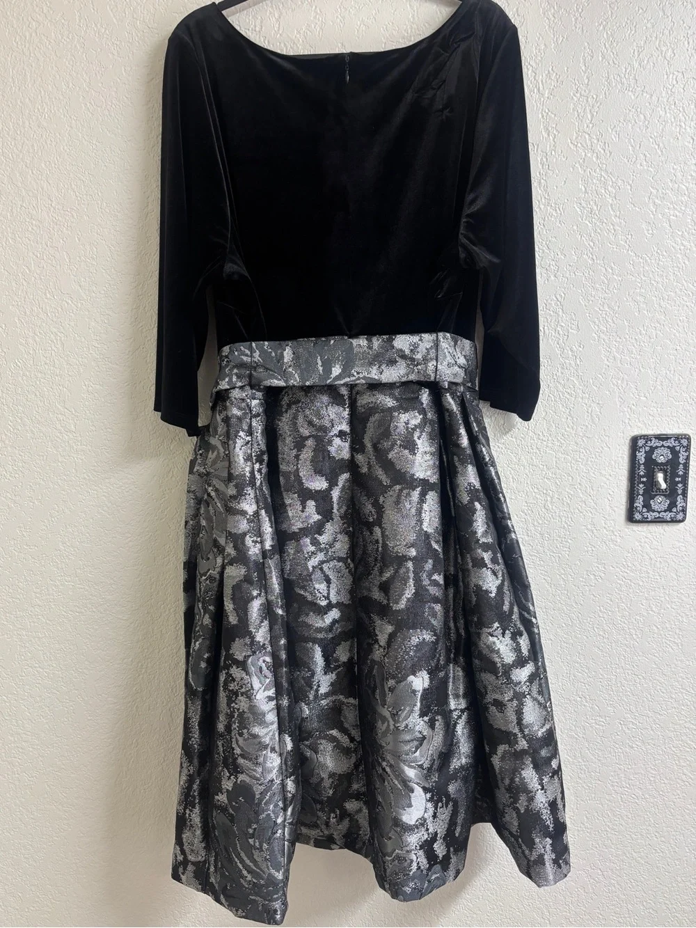 Jessica Howard elegant black