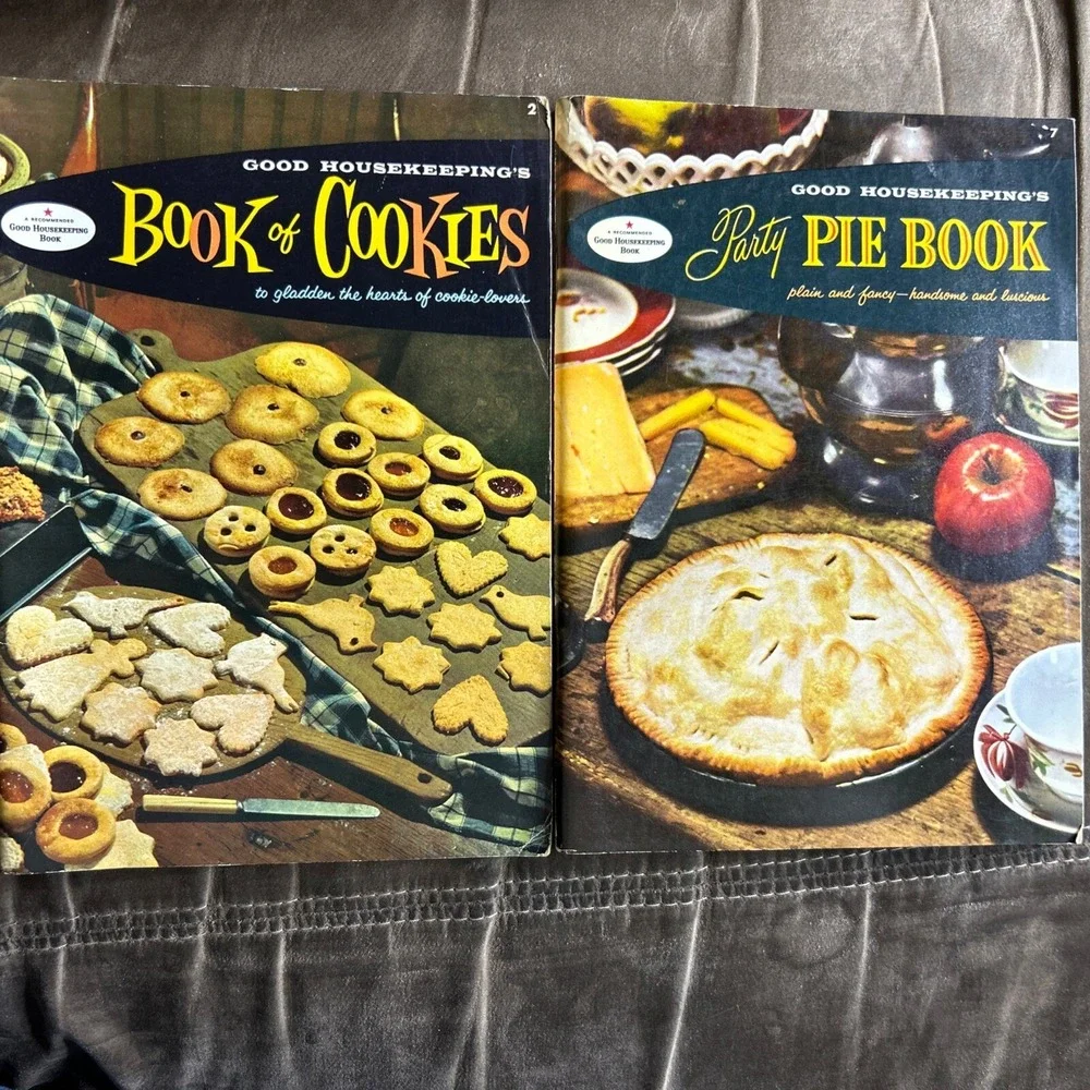 Set Of 2 Good‎ Housekeeping Cookies And Pie Book