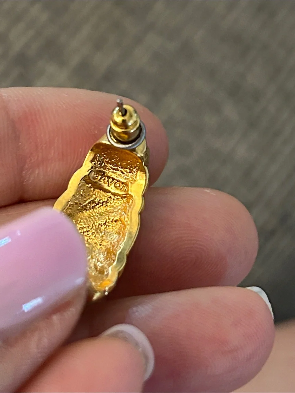 Avon per closet gold