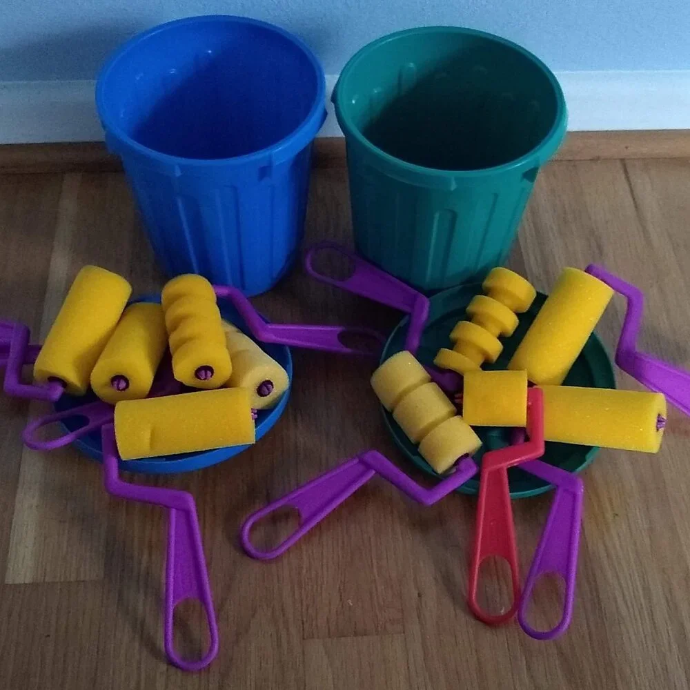 Desk Organizer Trash Can x 2 plastic Green/Blue with Foam paint roller x 10