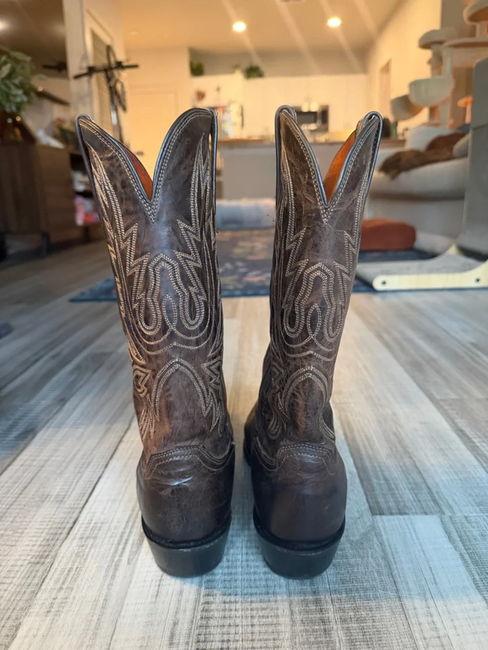 Lucchese size standard