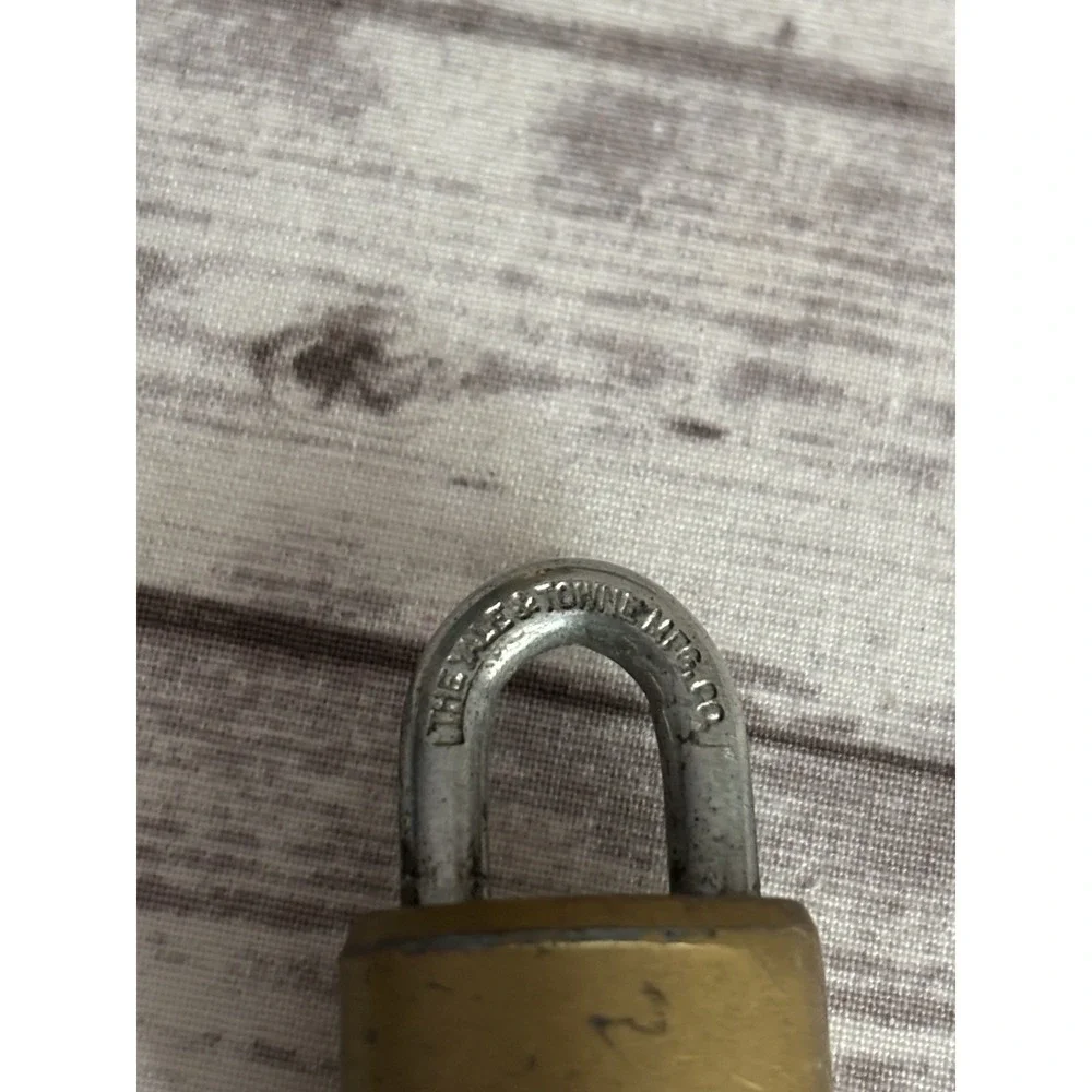 N/A vintage padlock