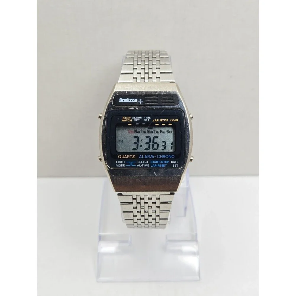 Vintage Armitron M199 40/6174-5 Alarm Chrono Digital LCD Mens Watch New Battery
