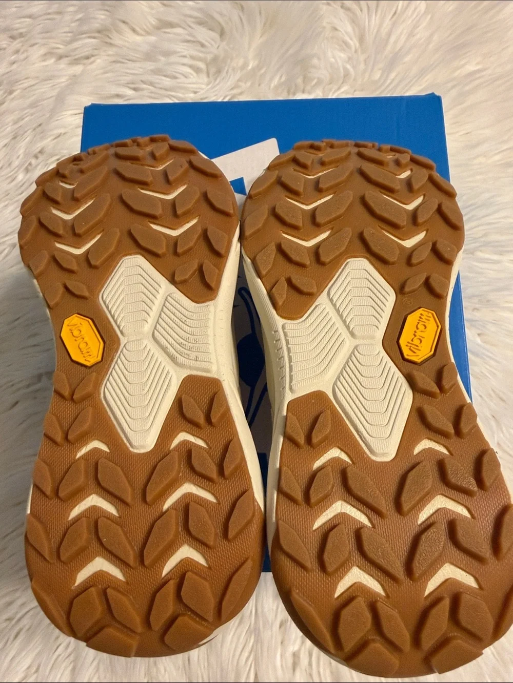 Hoka women pale