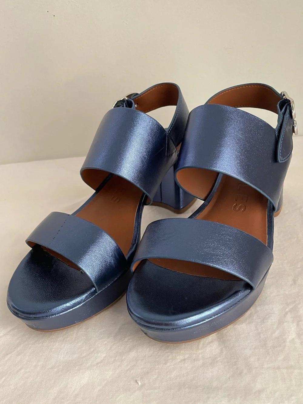 AEROSOLES stylish metallic