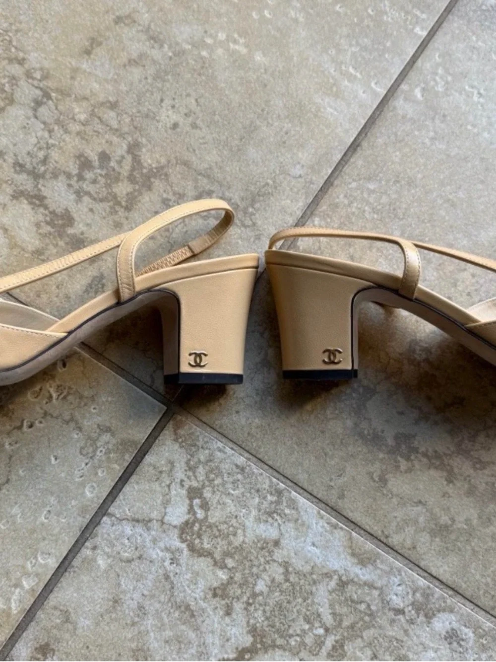 CHANEL classic slingback