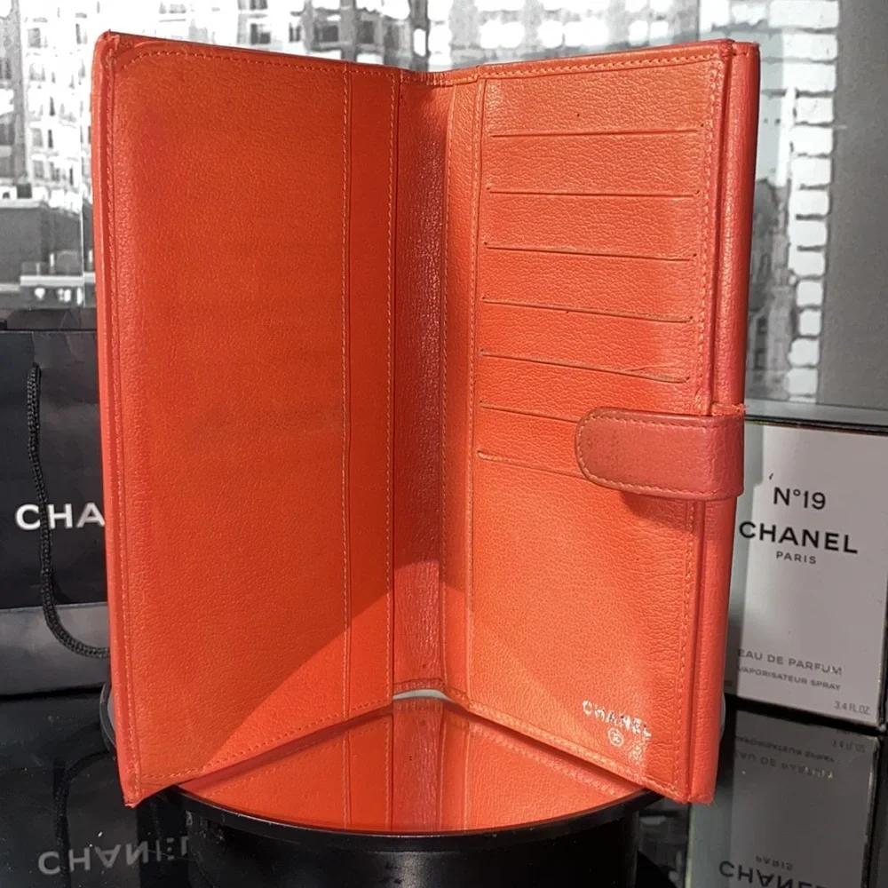 CHANEL elegant leather
