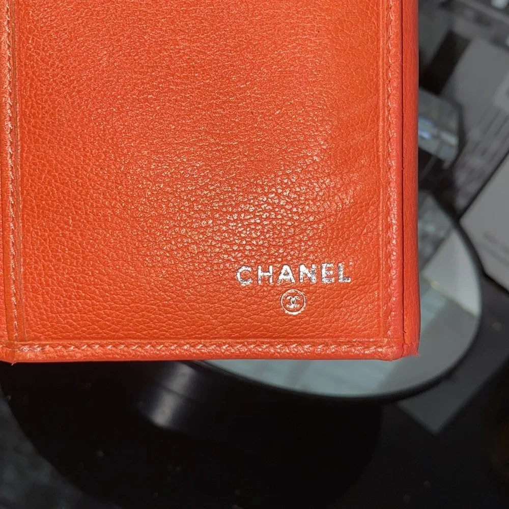 CHANEL elegant leather