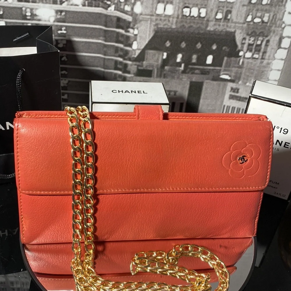 CHANEL elegant leather