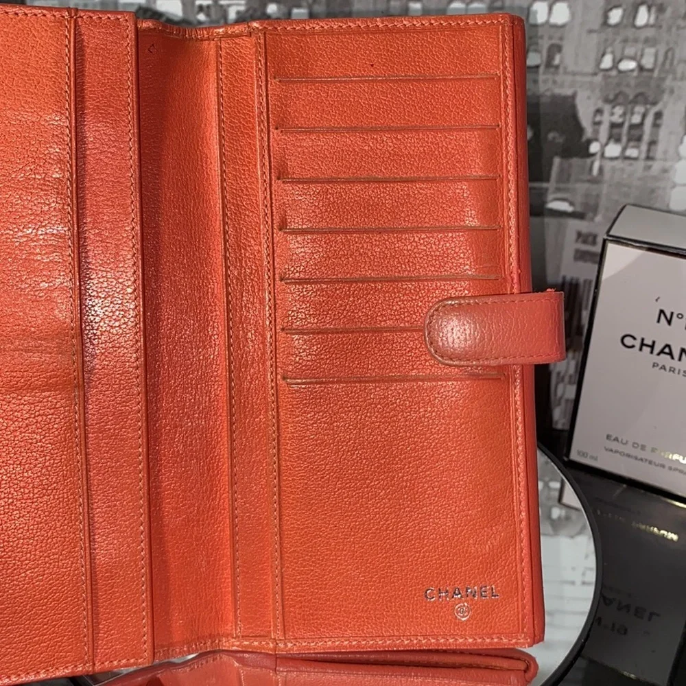 CHANEL elegant leather