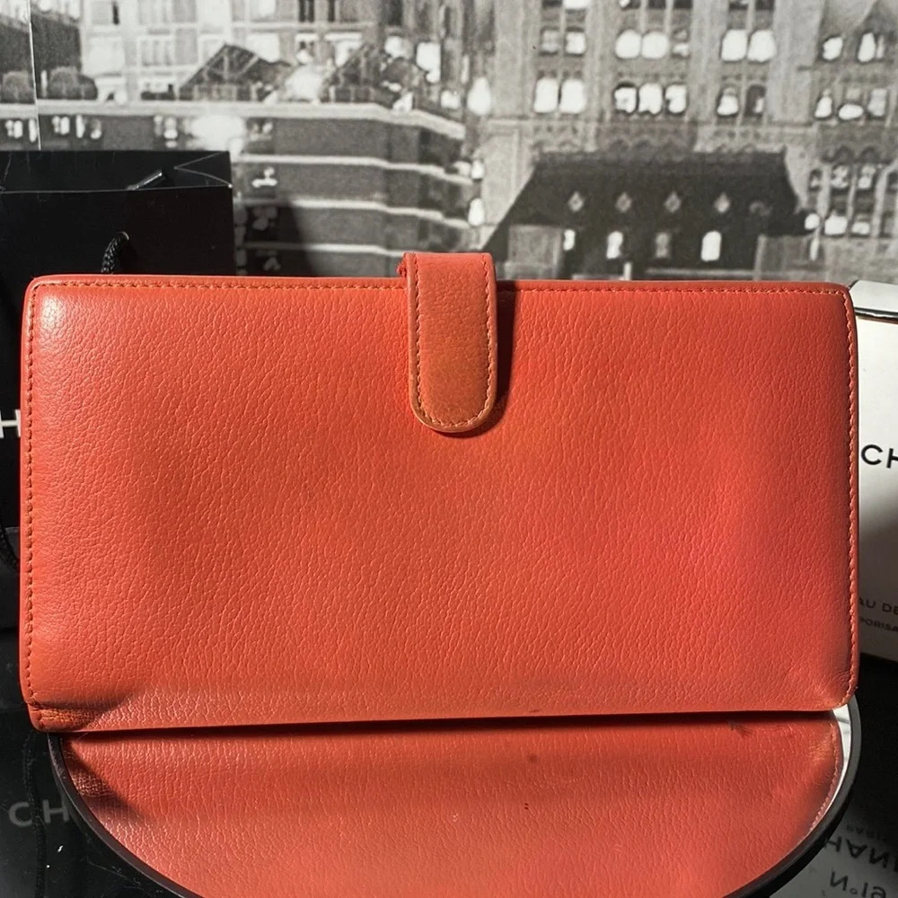 CHANEL elegant leather